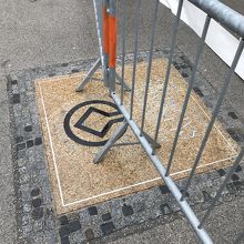 像の前にある世界遺産のプレート