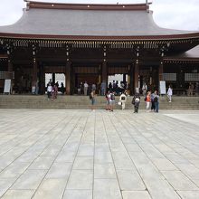 後ろにクレーンが