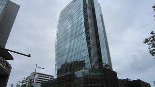 北前船を取り入れた複合型ビル、展望フロア入場無料です