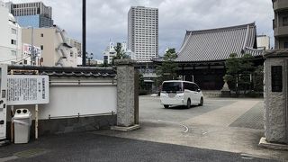 駅から歩いてアクセスできます