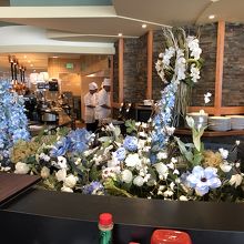 新しいのできれいな店内