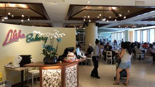 3階にリリハベーカリーの3号店ができてにぎわってました