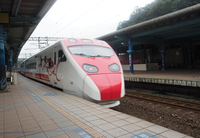 基隆行きの電車の分岐駅