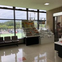 今が旬の庄内砂丘のメロンも販売しています