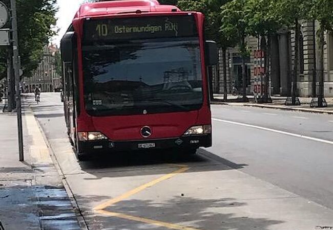 バラ公園へはバスが便利