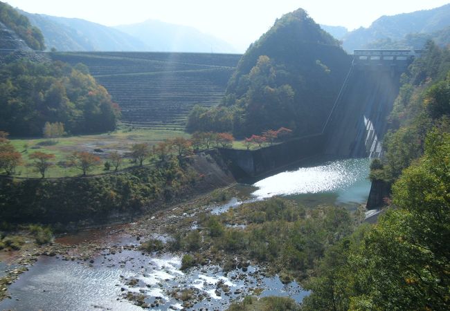 大滝川や周辺の山々の紅葉風景がよかった