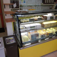 カウンターのショーケース