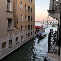 ホテルの窓よりカナルグランデ方向をのぞむ