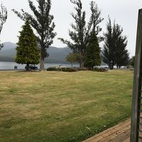 部屋から湖が見える