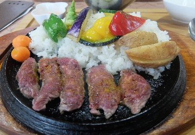 北海道南富良野「なんぷてい」で男前ステーキカレー