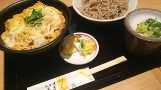 新大阪駅１F飲食店街のそば居酒屋。