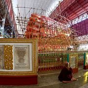 その仏像様、ただいま工事中につき...ミャンマー最大級の「涅槃像」（ヤンゴン／ミャンマー）