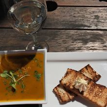 スープとガーリックトースト