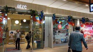 駅に直結のショッピングモール