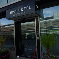 入り口玄関、小さくて目立たない