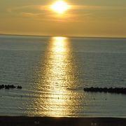 羽幌サンセットビーチで美しい夕日を眺める