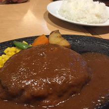 ご飯もたっぷりめ