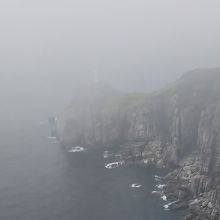 霧の中の断崖
