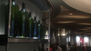 お洒落なワイン専門店