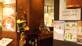 デパートのレストラン街でタイ料理