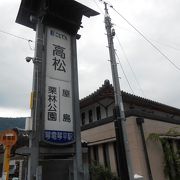 琴電琴平駅、近くに高燈籠があります