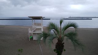 梅雨明け前の静かなサンビーチ