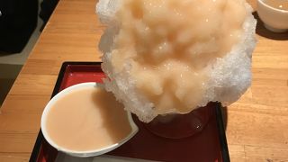 天然氷と種類豊富な手づくりシロップのかき氷