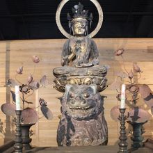 木造文殊菩薩騎獅像