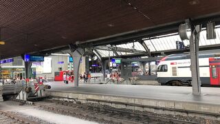 チューリッヒ空港駅から１５分ぐらい