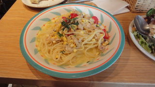 食べ放題なのに補充が不十分、味もサービスもいまいち。