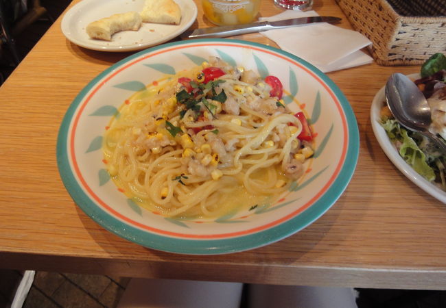 食べ放題なのに補充が不十分、味もサービスもいまいち。