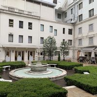 あいにくの雨で。