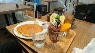 美味しいパフェとパンケーキが食べれます