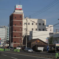 建物の外観。看板も見やすいのですぐわかると思います。