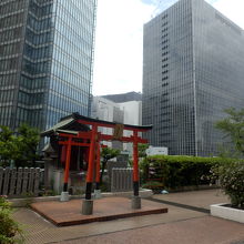 徳兵衛稲荷大明神　大阪駅前第二ビル三階