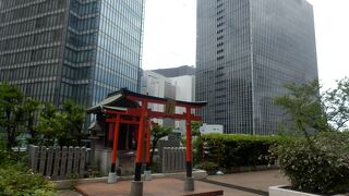 大阪駅前第二ビル三階テラスにあるお稲荷さん