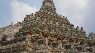 川沿いの観光名所