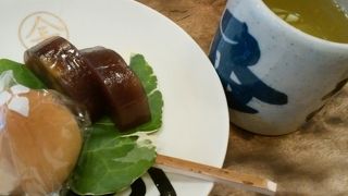 こんぴらさんの表参道の灸まん本舗で灸まんをいただく