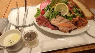 彩りのいいサラダレストラン