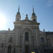 「ワルシャワ蜂起記念碑」の近くにある素敵な教会