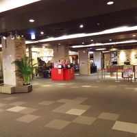 広い１階ロビー。