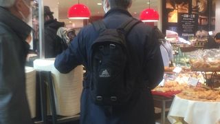 「ハルク」の地下に入っています