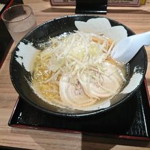 ネギ塩ラーメン