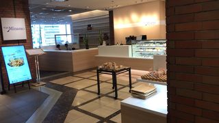 ホテル1階綺麗なカフェ