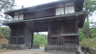  弘前城城址散策で三の丸東門に行きました