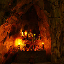 洞窟の中の祭壇
