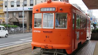 路面電車は道後温泉に良く似合う
