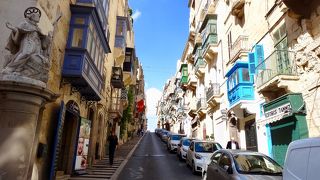 お店が多く意外と便利