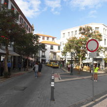 左がカルモ通り、右がフェルナン・デ・オルデラス通り