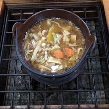 朝食に、お味噌汁の代わりにほうとうが出ます。